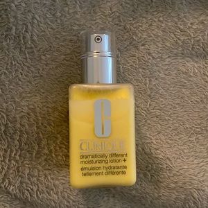 Clinique Dramatically Different Moisturizing Lotion